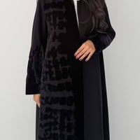 النفوذ | بقماش كريب اندونيسي بتخريم مخمل على الياق...