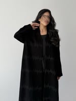 عباية كريب إندونيسي مطرزة – أسود أنيق بنص كلوش