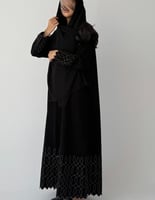 عباية كريب إندونيسي سوداء بتطريز زيتي