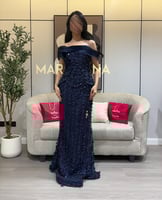 فستان ازدهار (فستان كحلي شك مزين بالورود بوليسيه ل...