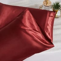 أحمر