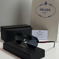 نظارة برادا بدون إطار باللون الاسود والاحمر