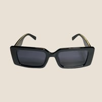 نظارة ميو Mيو باللون الاسود وإطار مستطيل