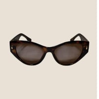 نظارة فندي Cat Eye باللون التايقر