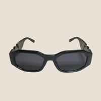 نظارة فيرزاتشي باللون الاسود