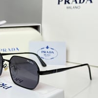 نظارة برادا بعدسة مستطيلة باللون الاسود