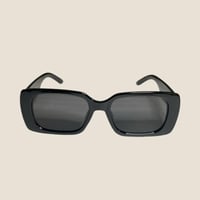 نظارة DG باللون الاسود