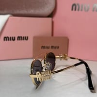 نظارة ميو ميو باللون الذهبي عدسة سوداء