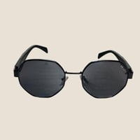 نظارة برادا باللون الاسود بإطار دائري