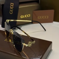 نظارة قوتشي باللون الذهبي بعدسة مستطيلة نص إطار