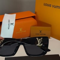 نظارة لويس فيتون باللون الاسود وذراع تايقر