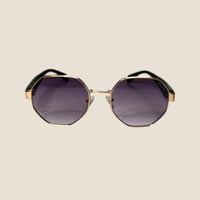 نظارة برادا باللون الذهبي وذراع باللون الاسود