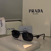 نظارة برادا 2Edge باللون الاسود