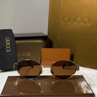 نظارة قوتشي باللون الذهبي وعدسة بيضاوية باللون الب...