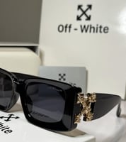 نظارة اوف وايت باللون الاسود والذهبي