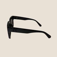 نظارة اوف وايت باللون الاسود