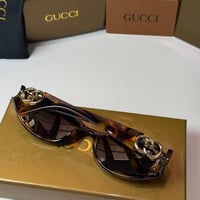 نظارة قوتشي باللون التايقر وشعار ذهبي