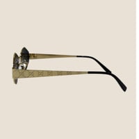 نظارة قوتشي باللون الذهبي وعدسه سداسية باللون الاس...