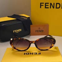 نظارة فندي Cat eye باللون الاسود