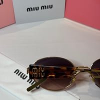 نظارة ميو ميو تايقر بعدسة بيضاوية باللون البني الم...