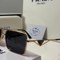 نظارة برادا باللون الذهبي وعدسة مستطيلة (_)