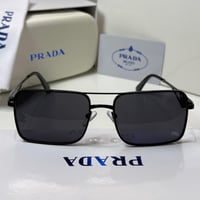 نظارة برادا باللون الاسود وعدسة مستطيلة (_)