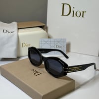 نظارة كرستن ديور اسود كامل بشعار باللون الذهبي