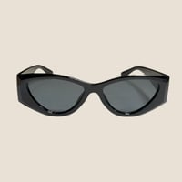 نظارة ميو ميو باللون الاسود