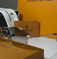نظارة لويس فيتون بعدسة بيضاوية باللون الذهبي وعدسة...