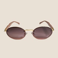 نظارة Pرادا بعدسة بيضاوية باللون الوردي