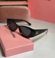 نظارة ميو ميو باللون الاسود