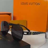 نظارة لويس فيتون باللون الاسود وذراع بنقش الماركة