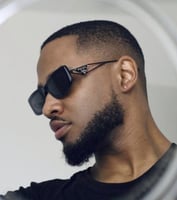 نظارة برادا باللون الاسود وذراع معدني باللون الاسو...