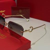 نظارة كارتير بدون أطار باللون الذهبي وشعار دائري