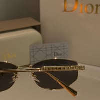 نظارة ديور بإطار معدني ذهبي وعدسة سوداء