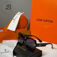 نظارة لويس فيتون باللون الاسود بعدسة كبيرة