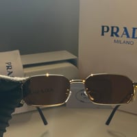 نظارة برادا 2Edge باللون الذهبي وعدسة بنية