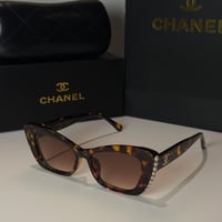 نظارة شانيل Cat eye تايقر ولؤلؤ