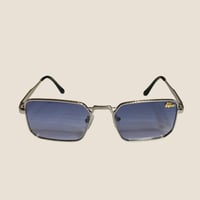 نظارة لاكوست بعدسة مستطيلة باللون الفضي