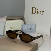 نظارة كرستن ديور بيضاوي باللون التايقر وعدسة بني