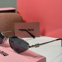 نظارة ميو ميو باللون الفضي