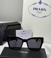 نظارة برادا بعدسة مربعه باللون الاسود وشعار مثلث ب...