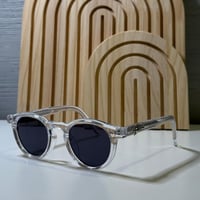 نظارة من Aping باللون الشفاف بعدسة سوداء