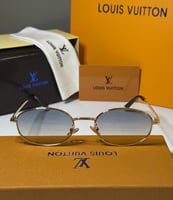 نظارة لويس فيتون بعدسة بيضاوية باللون الذهبي وعدسة...