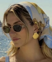 نظارة ميو ميو (Logo) باللون الذهبي وعدسة سوداء مدر...