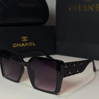 نظارة شانيل باللون الاسود بإطار مربع متعدد الشعار