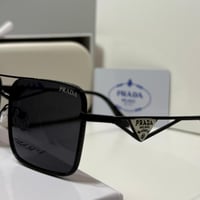 نظارة برادا باللون الاسود وعدسة مستطيلة (_)