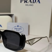 نظارة برادا بعدسة مستطيلة باللون الاسود وذراع بالل...