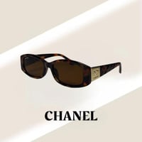 نظارة شانيل باللون التايقر وشعار ذهبي