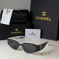 نظارة شانيل Cat eye باللون الابيض والاسود وعدسة سو...